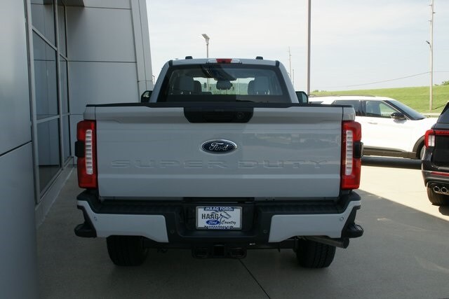 2025 Ford F-350 photo 4