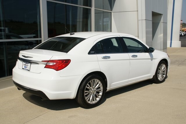 2013 Chrysler 200 Limited photo 3