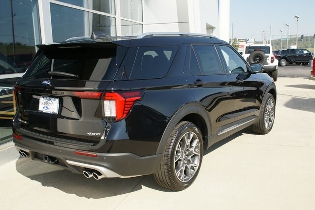 2025 Ford Explorer Platinum photo 3