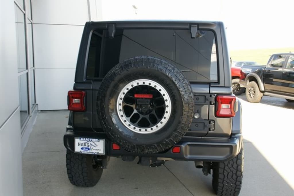 Used 2018 Jeep Wrangler Unlimited Sahara SUV