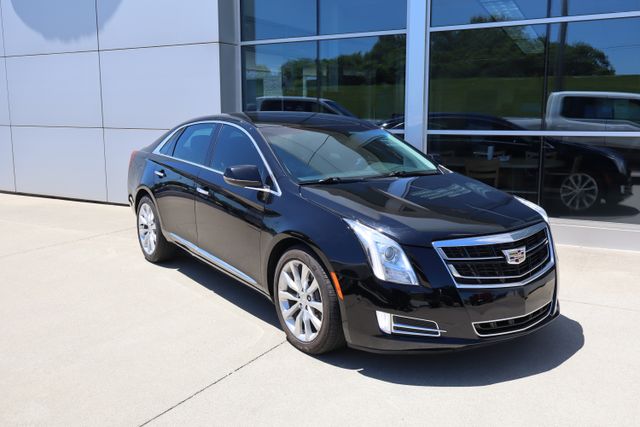 Used 2017 Cadillac XTS Luxury with VIN 2G61M5S3XH9167726 for sale in Greendale, IN