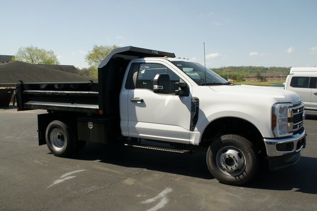 2024 Ford F-350 photo 2