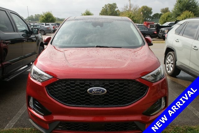 2022 Ford Edge SEL photo 2