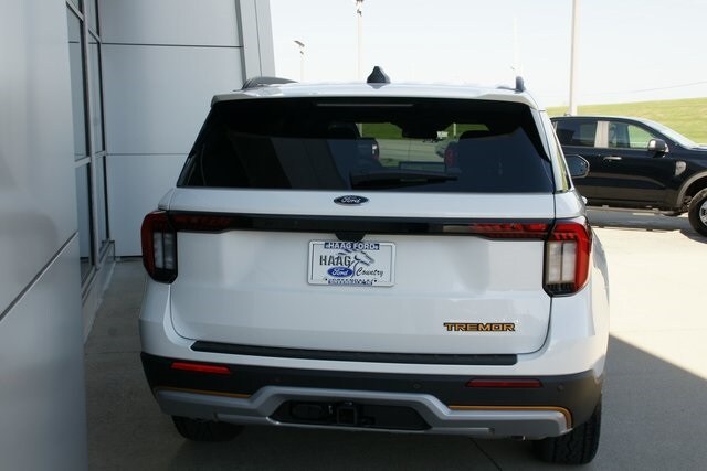 2026 Ford Explorer photo 2