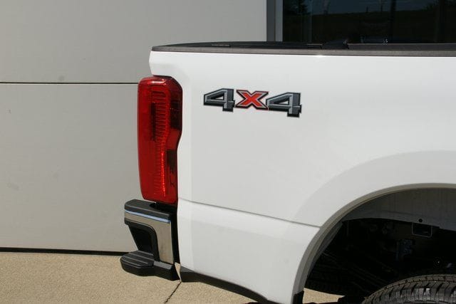 2026 Ford F-350 Super Duty XLT - Photo 13