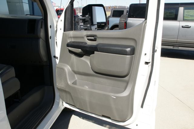 2018 Nissan NV Cargo S - Photo 18