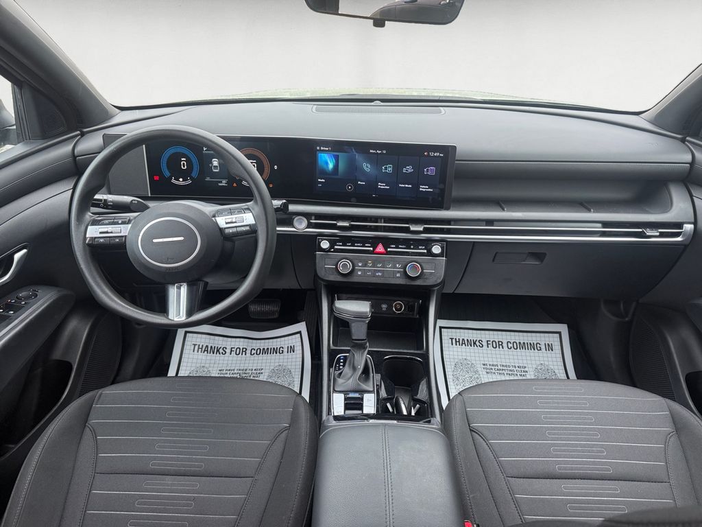 2025 Hyundai Santa Cruz SE - Photo 11
