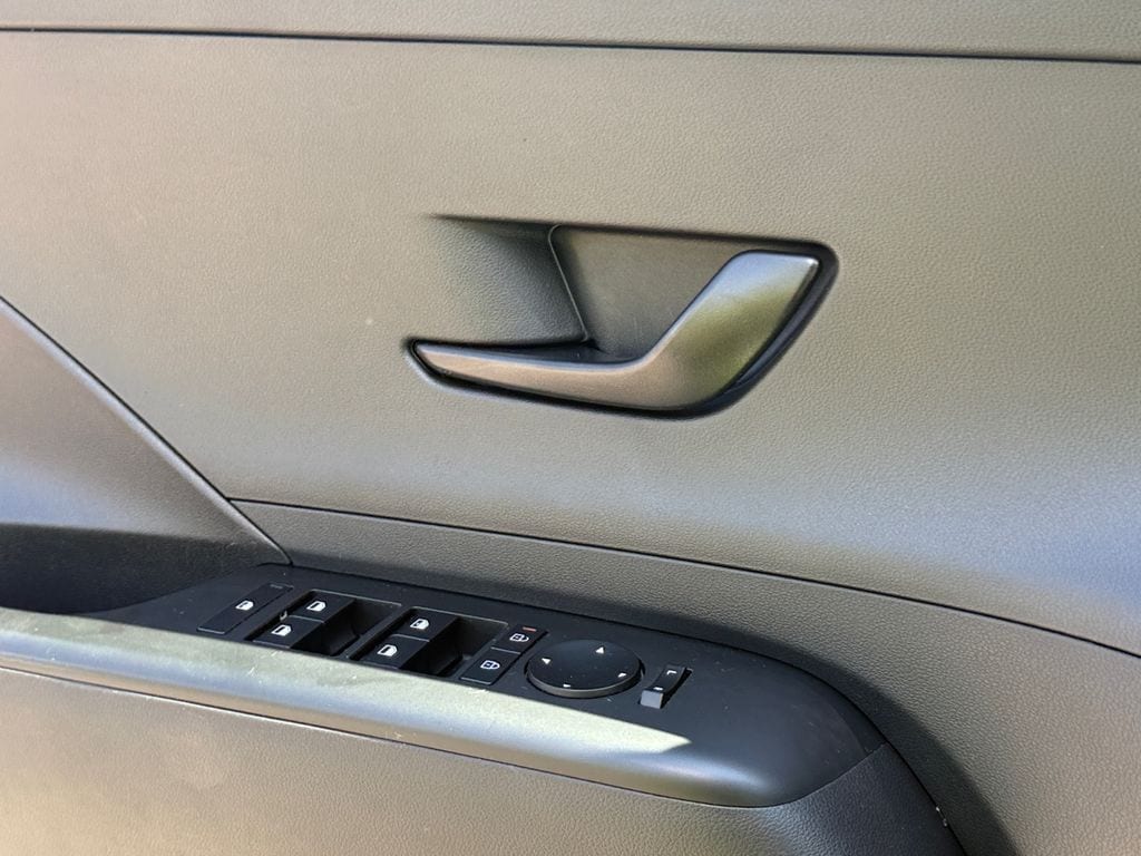 2025 Hyundai Kona SEL - Photo 25
