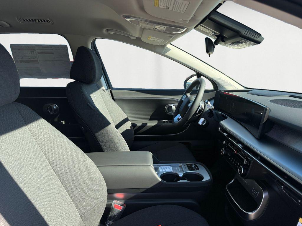 2026 Hyundai IONIQ 9 SE - Photo 16