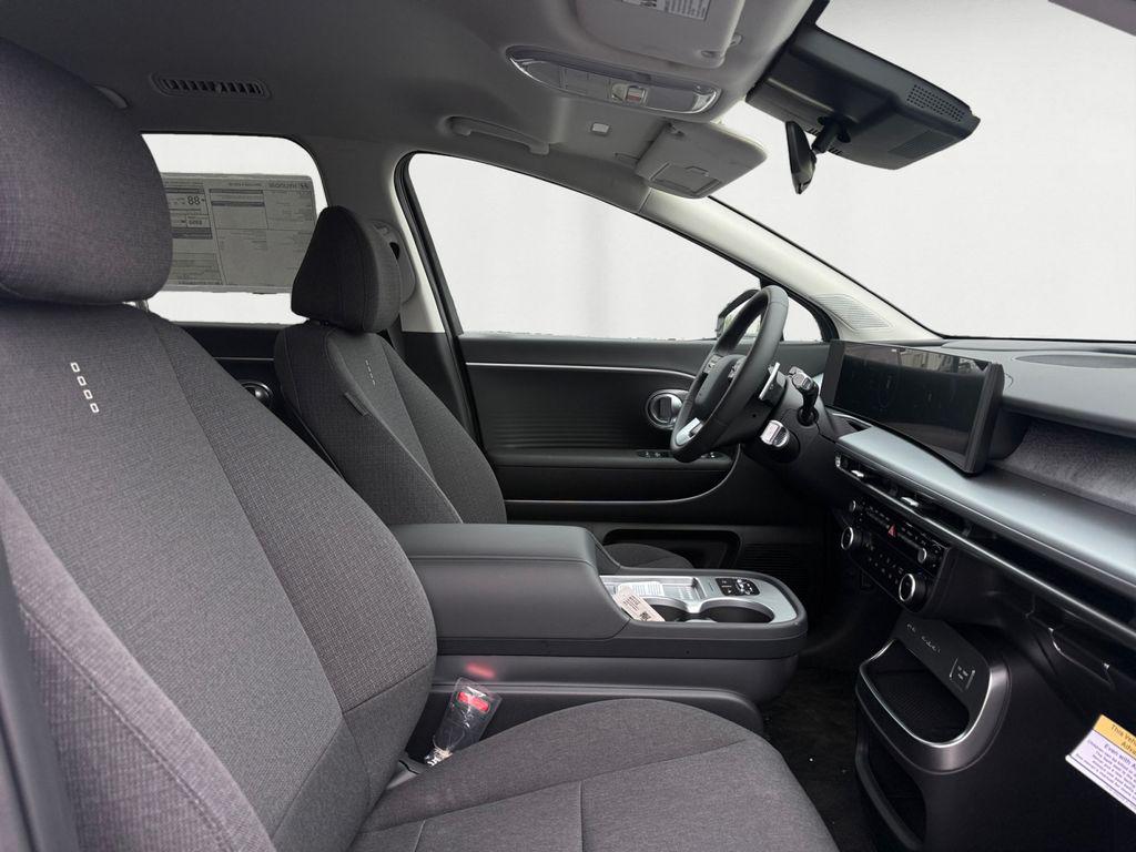 2026 Hyundai IONIQ 9 SE - Photo 16