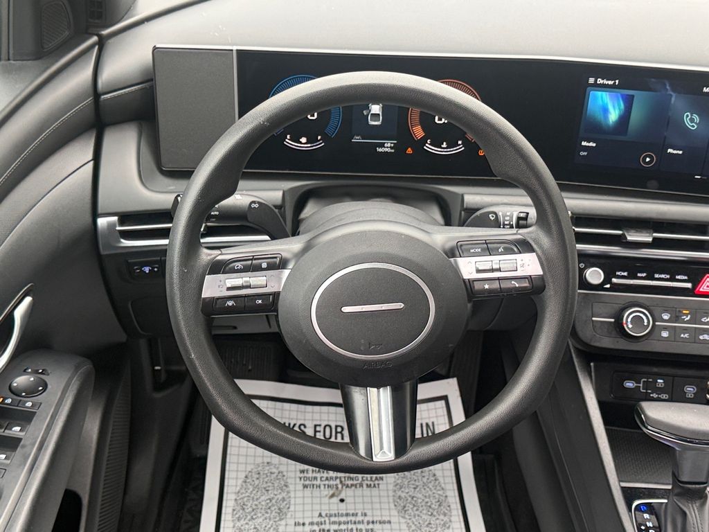 2025 Hyundai Santa Cruz SE - Photo 13