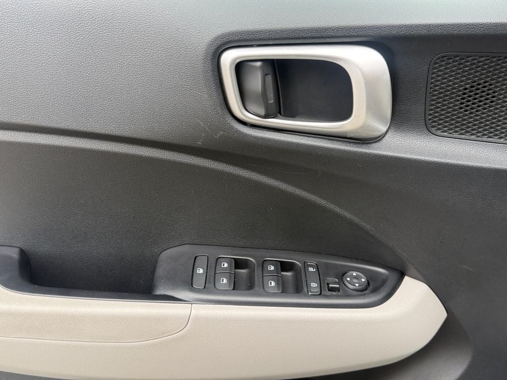 2024 Hyundai Venue SEL - Photo 18