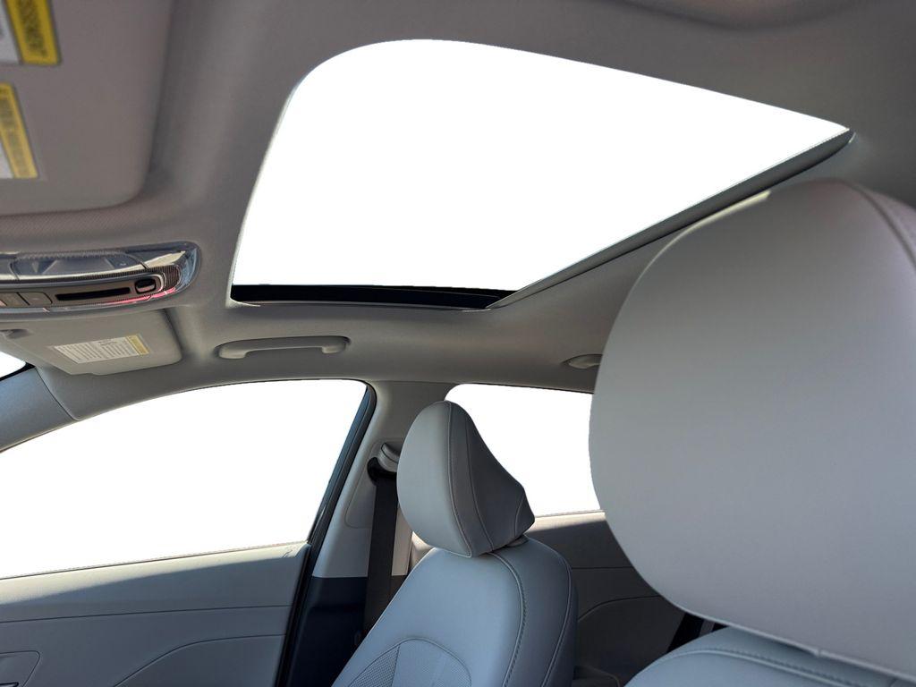 2026 Hyundai Kona Limited - Photo 18