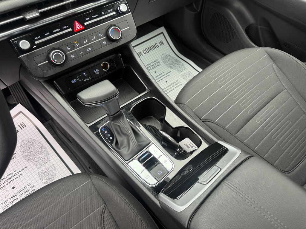 2025 Hyundai Santa Cruz SE - Photo 22