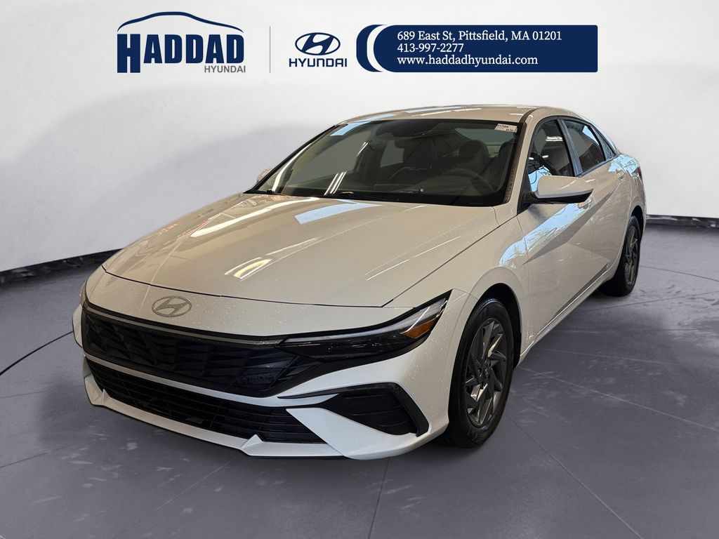 2024 Hyundai Elantra SEL FWD