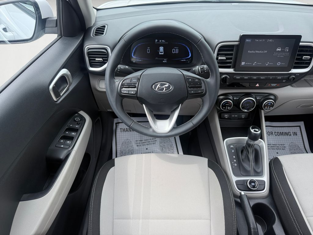 2024 Hyundai Venue SEL - Photo 11