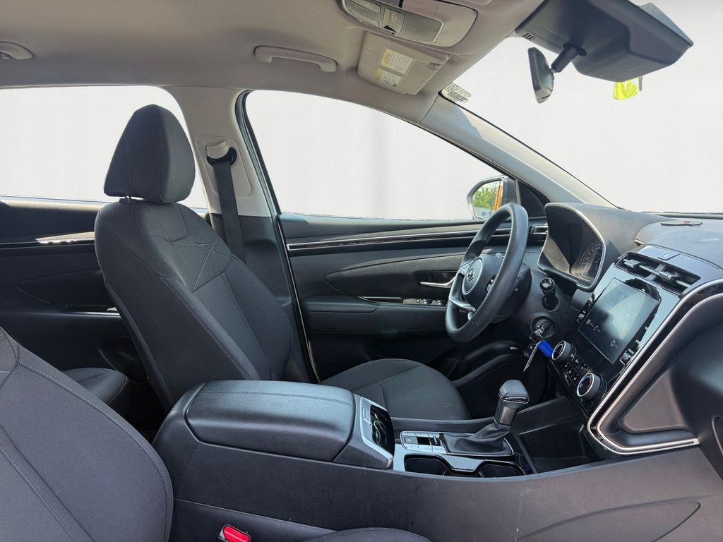 2024 Hyundai Tucson SE - Photo 16