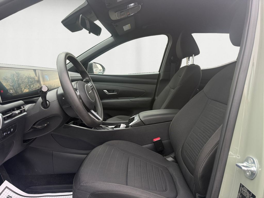 2025 Hyundai Santa Cruz SE - Photo 9