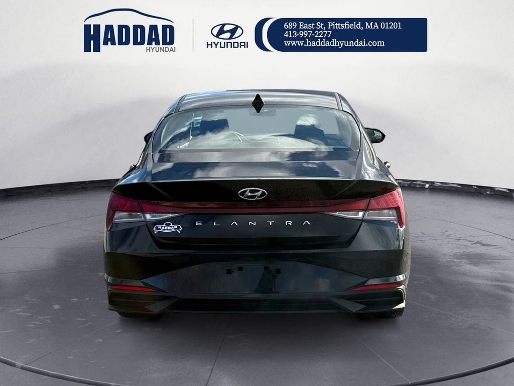 2023 Hyundai Elantra SEL photo 3