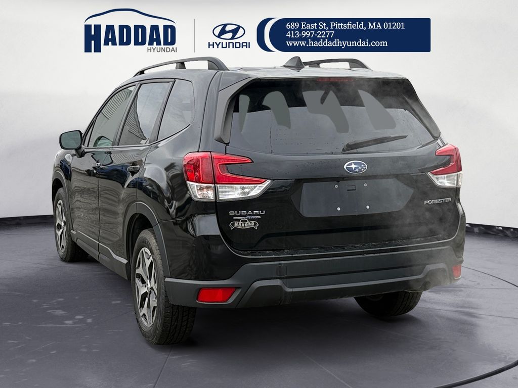 2020 Subaru Forester Premium photo 2