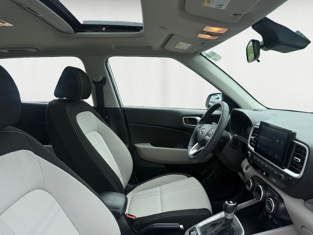 2024 Hyundai Venue SEL - Photo 15