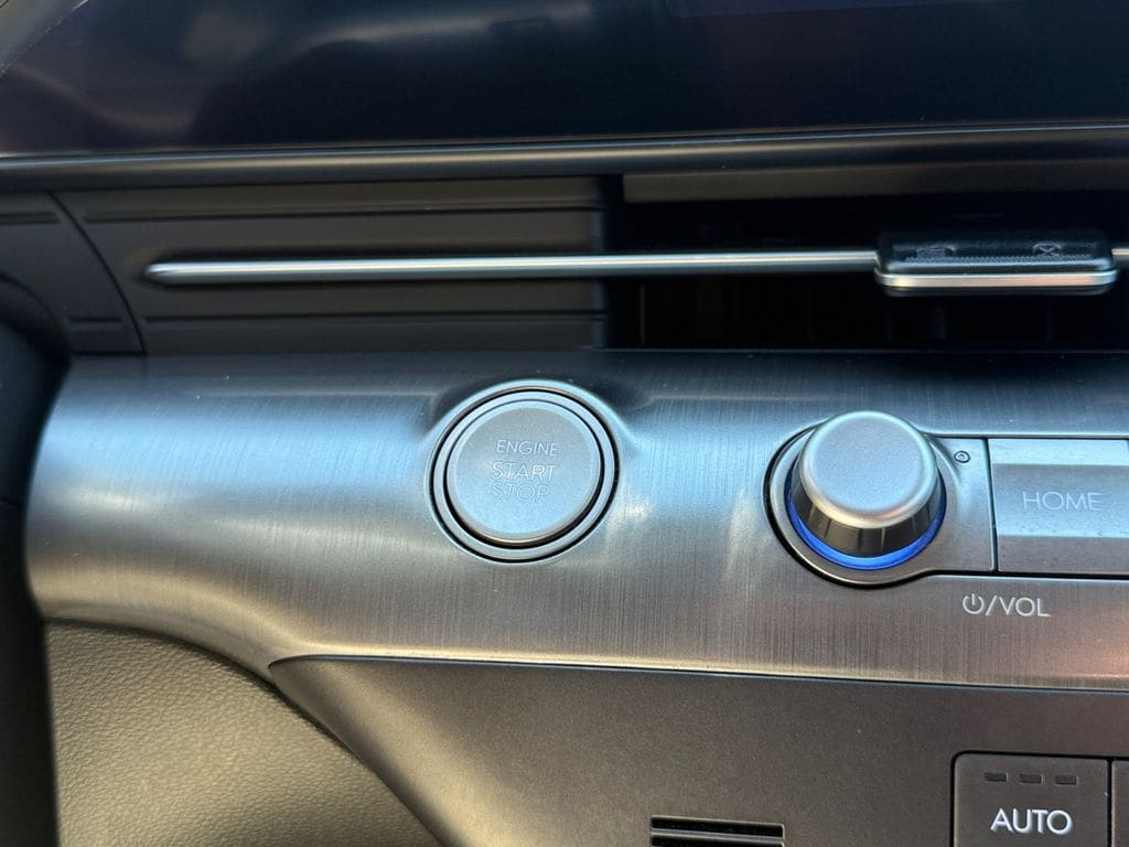 2025 Hyundai Kona SEL - Photo 28
