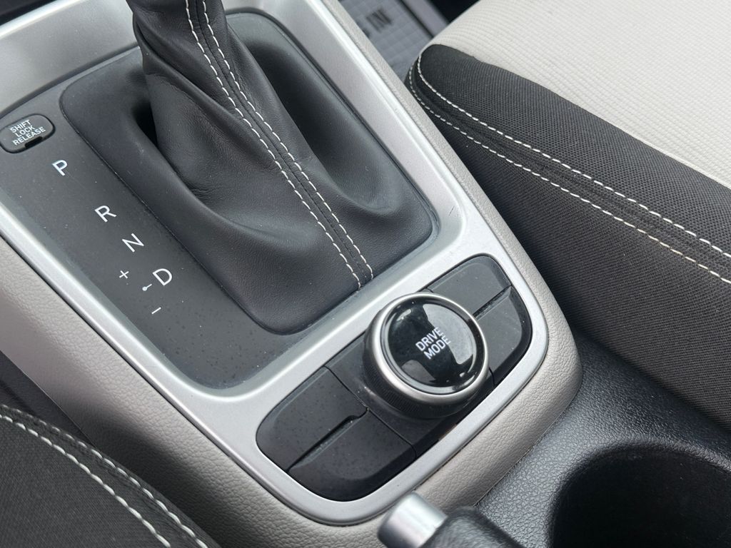 2024 Hyundai Venue SEL - Photo 30