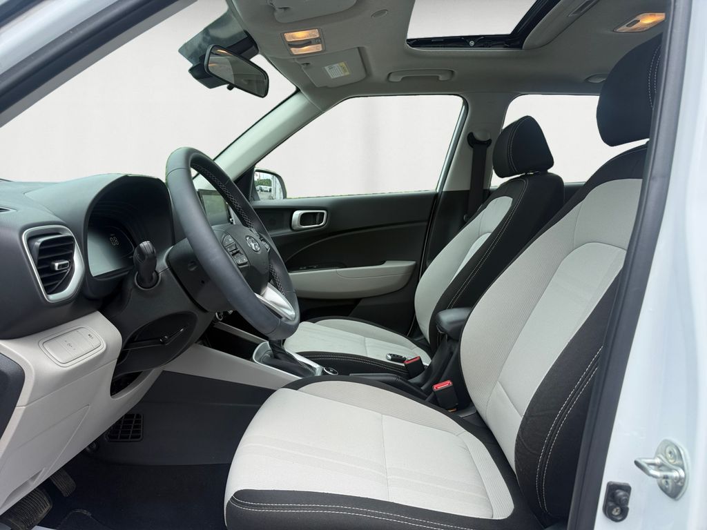 2024 Hyundai Venue SEL - Photo 9