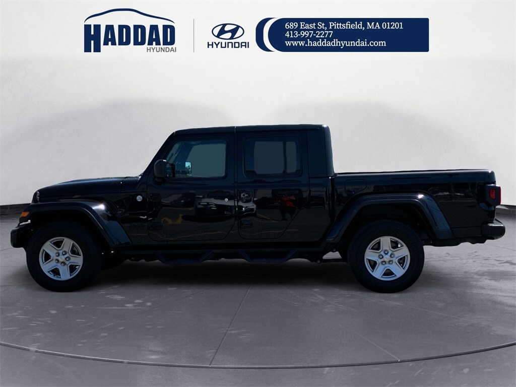 2021 Jeep Gladiator Sport photo 2