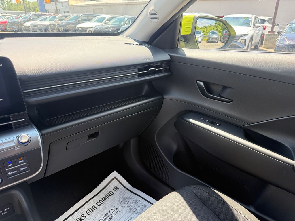 2025 Hyundai Kona SEL - Photo 24