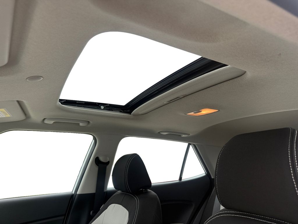 2024 Hyundai Venue SEL - Photo 17