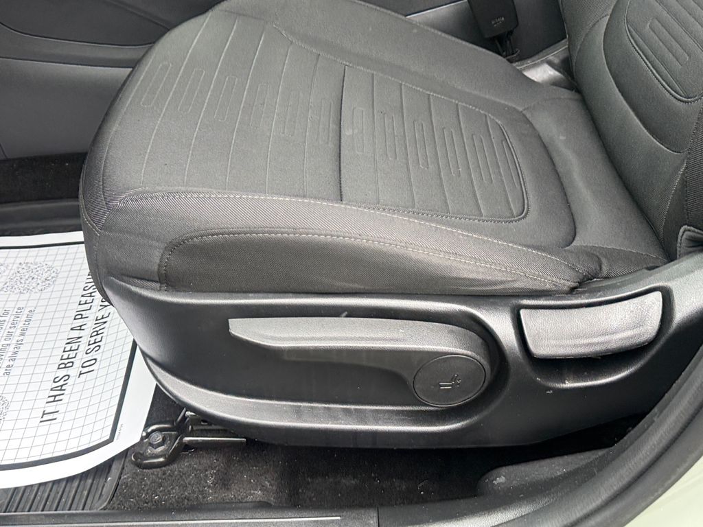 2025 Hyundai Santa Cruz SE - Photo 17