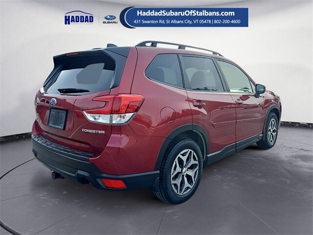 2024 Subaru Forester Premium Base photo 2