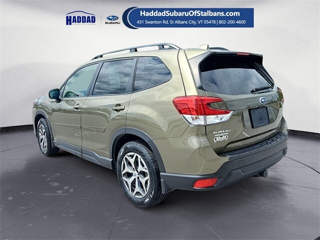 2022 Subaru Forester Premium photo 2