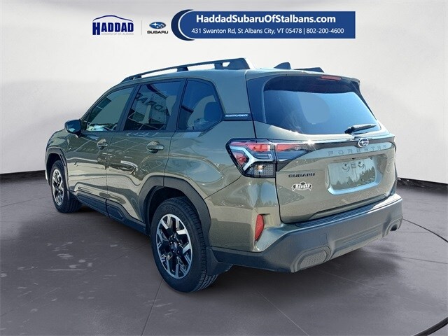 2025 Subaru Forester Premium photo 3