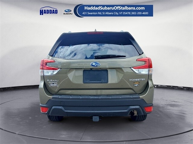 2022 Subaru Forester Premium photo 3