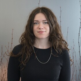 Staff member Nina Adams from ID_0b9c364762f2