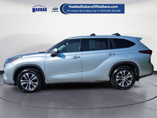2022 Toyota Highlander XLE photo 2