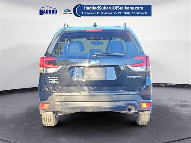 2022 Subaru Forester Premium photo 3