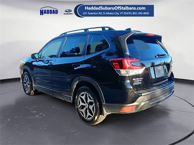 2022 Subaru Forester Premium photo 2