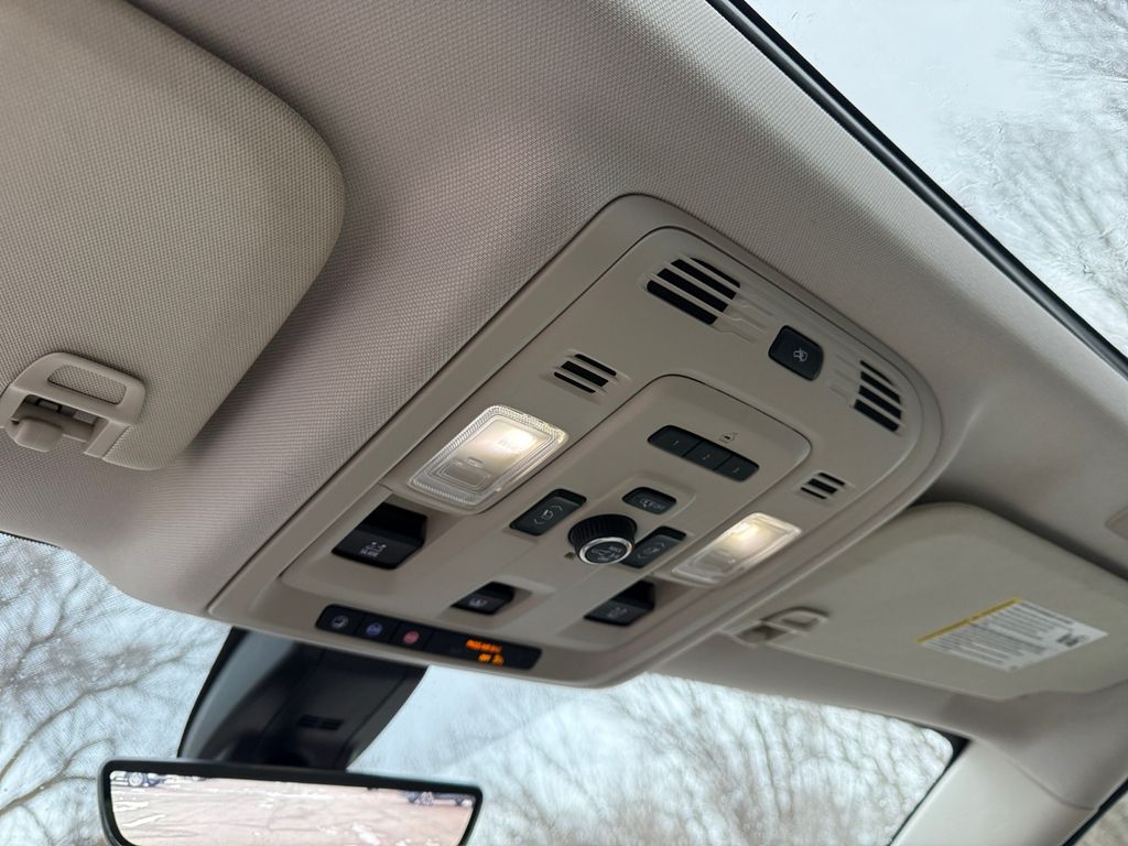 2021 GMC Yukon XL Denali - Photo 18