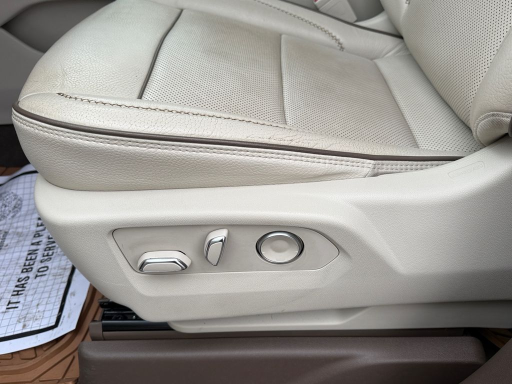 2021 GMC Yukon XL Denali - Photo 16