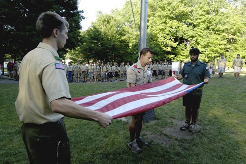 flag-folding.jpg