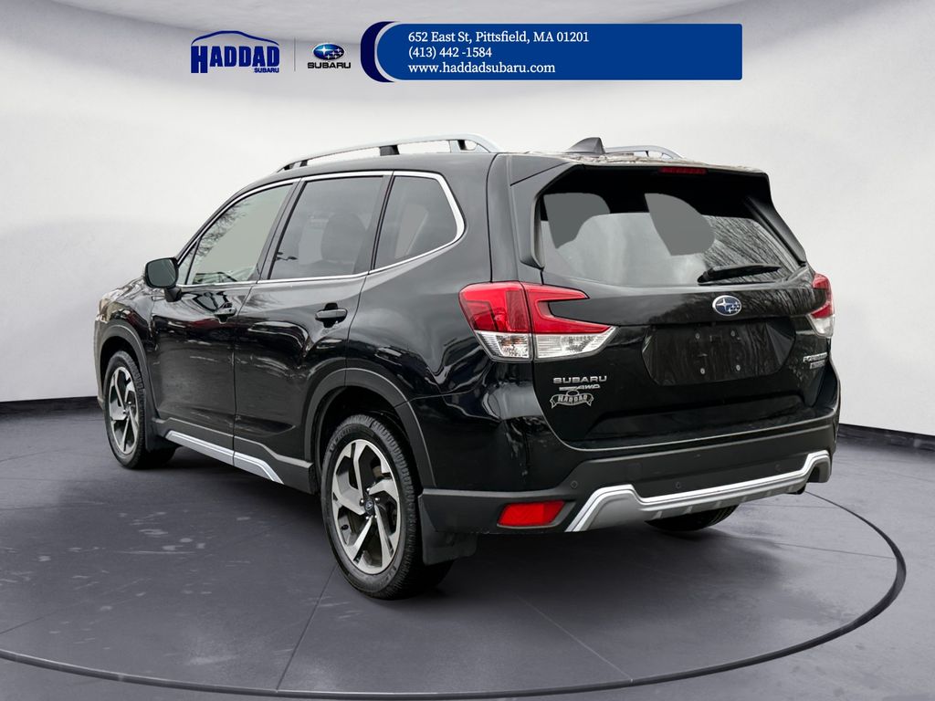 2023 Subaru Forester Touring photo 2