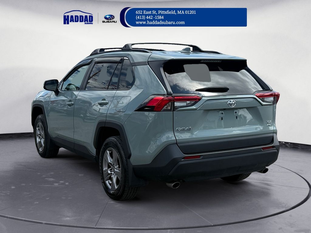 2022 Toyota RAV4 XLE photo 3