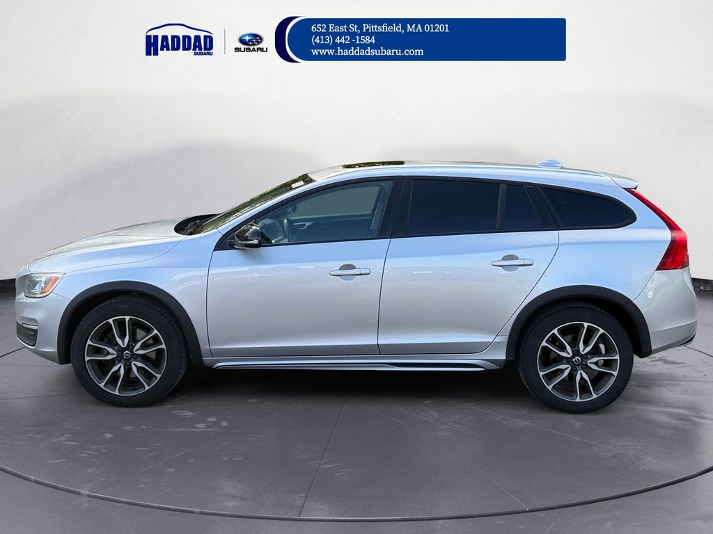 2017 Volvo V60 Cross Country T5 AWD photo 2