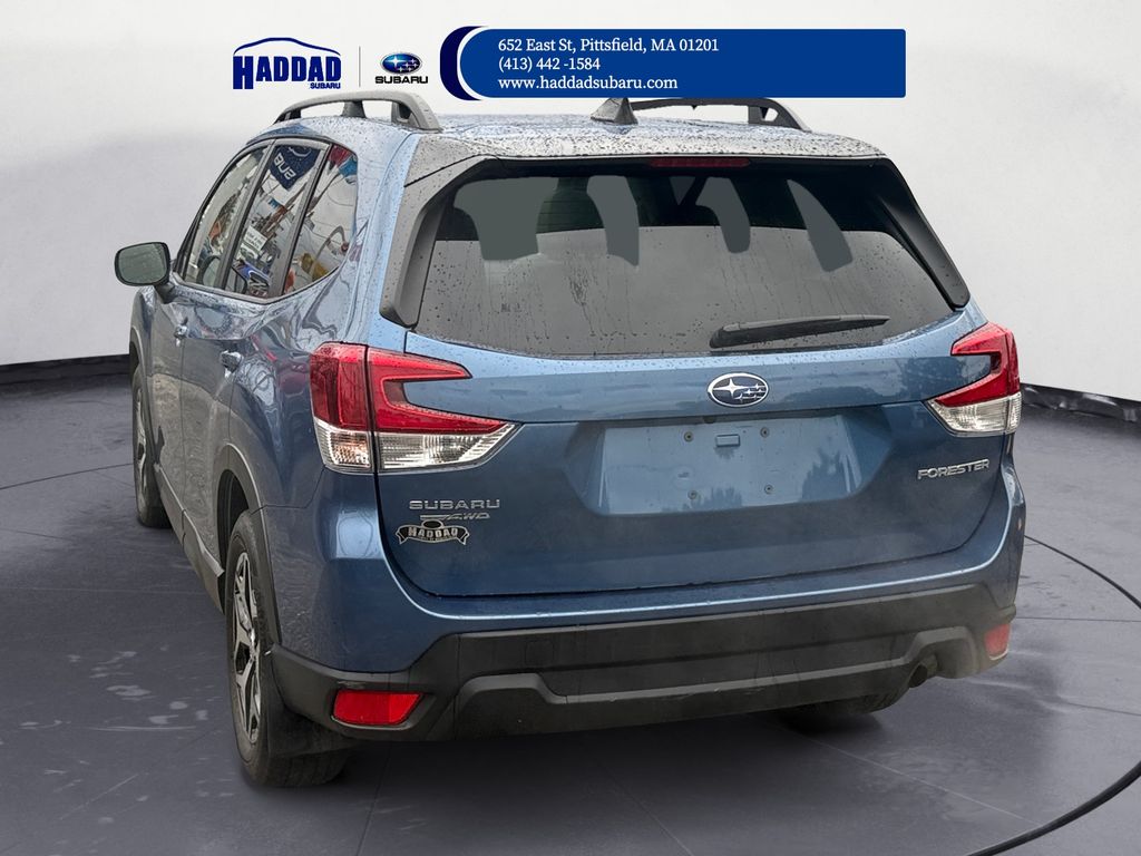 2024 Subaru Forester Premium photo 3