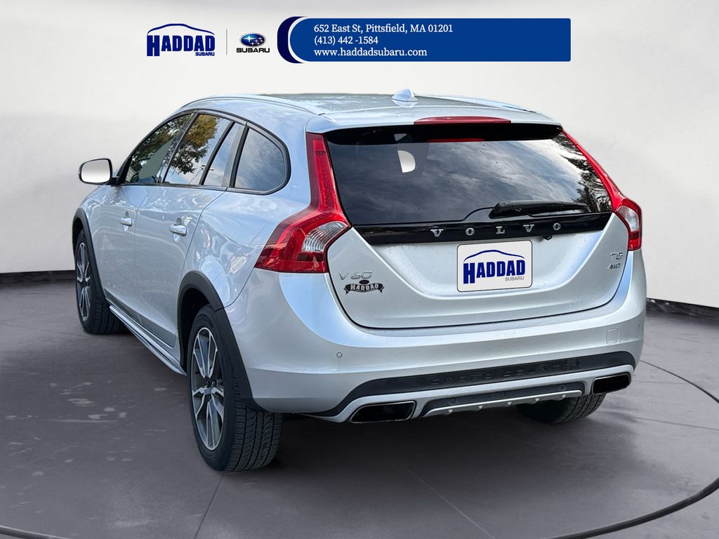 2017 Volvo V60 Cross Country T5 AWD photo 3