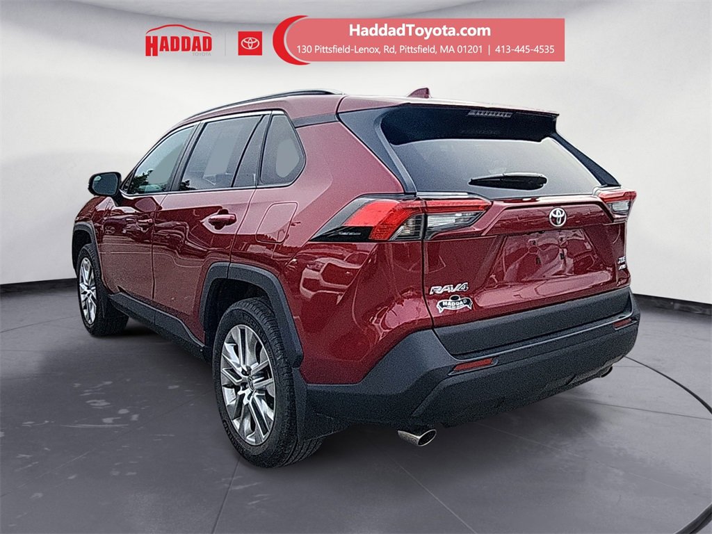 2023 Toyota RAV4 XLE Premium photo 3