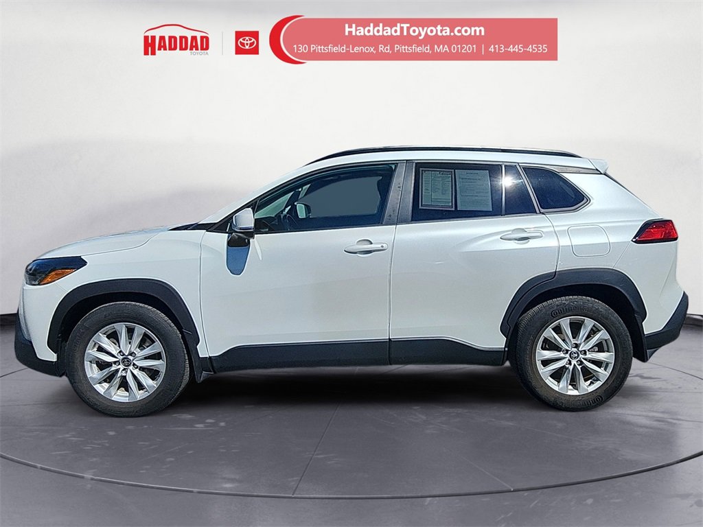 2022 Toyota Corolla Cross LE photo 2